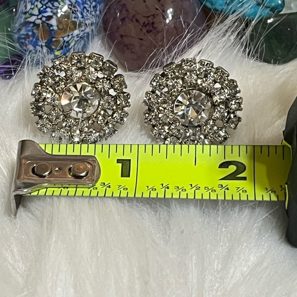 Gorgeous Rhinestones Screw Back Vintage Earrings - Picture 9 of 9